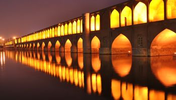 33-Bogen-Brücke Isfahan - commons