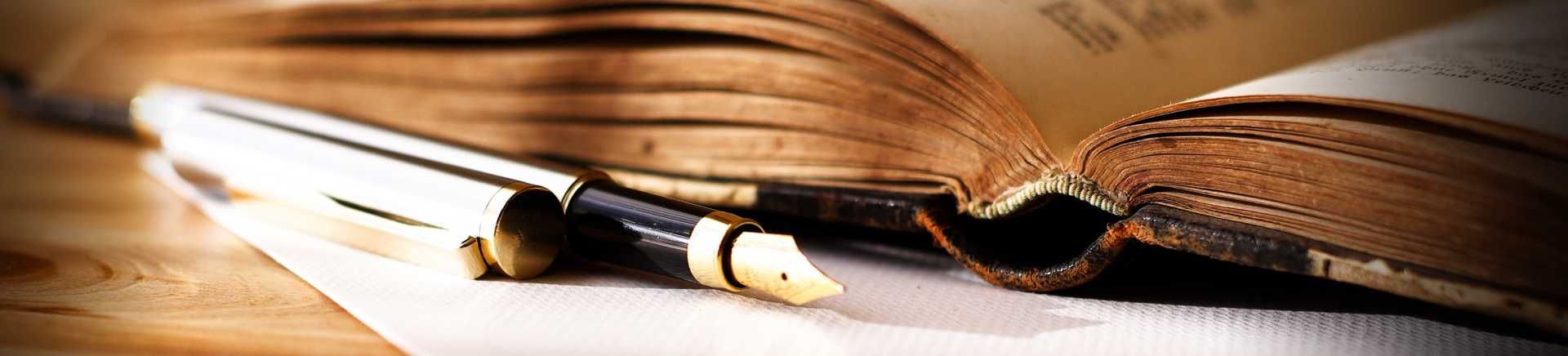 Buch (c) Barol16 | dreamstime.com